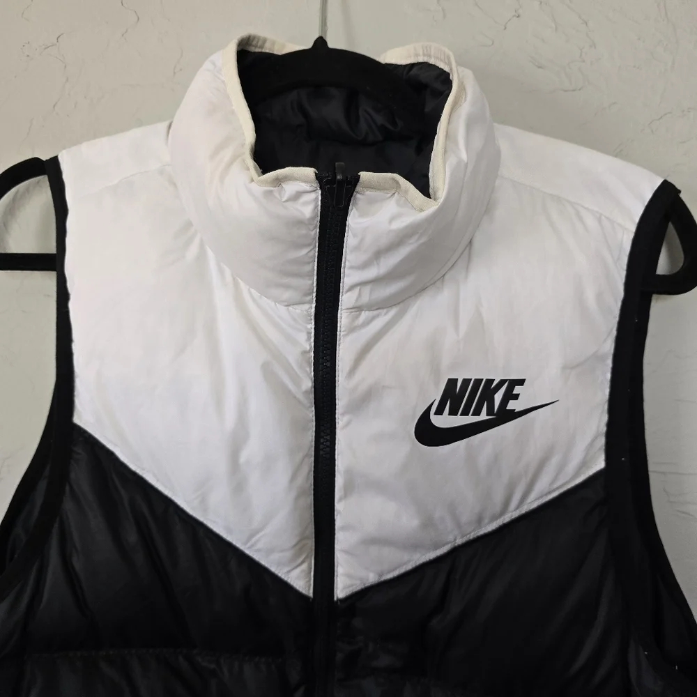 Nike sportswear two tone reversible black and white vest Medium